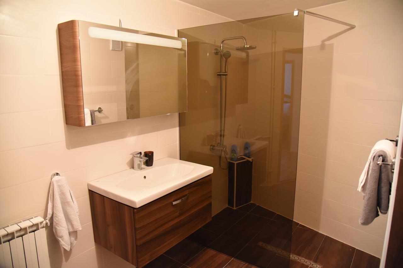 3 Bedroom Home With Parking Garage In The Heart Of Скопье Экстерьер фото