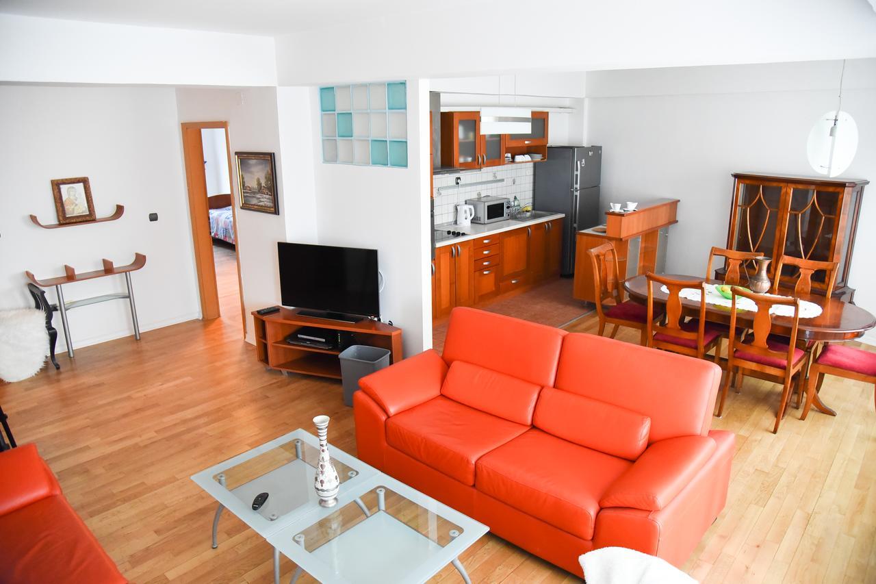 3 Bedroom Home With Parking Garage In The Heart Of Скопье Экстерьер фото